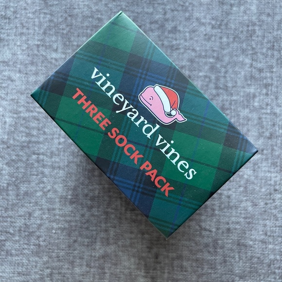 NWT Vineyard Vines Holiday Whale 3-Pack Sock Set, Pima Cotton - Picture 6 of 7